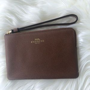 SOLD❌Coach Corner Zip Wristlet In Saddle